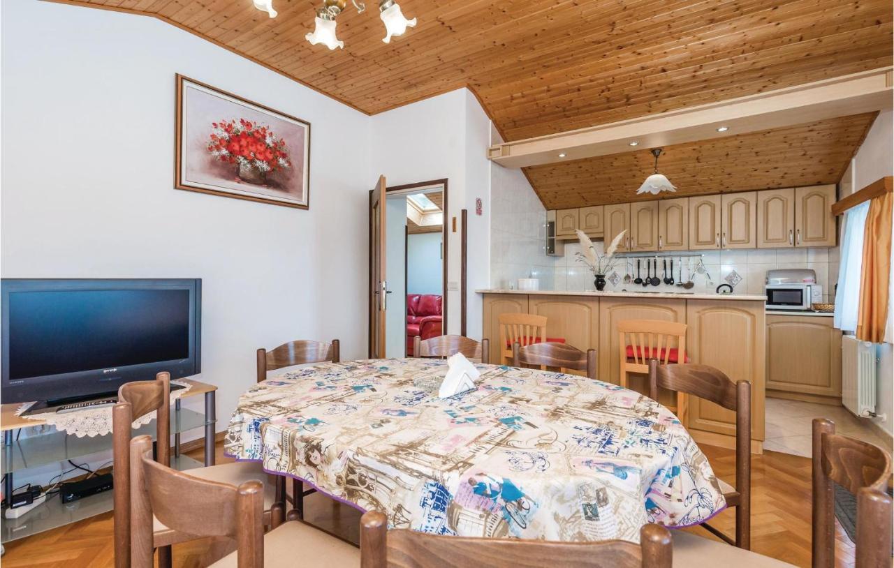 Beautiful Apartment In Brsec With Kitchen Exterior photo