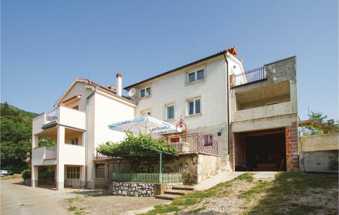 Beautiful Apartment In Brsec With Kitchen Exterior photo
