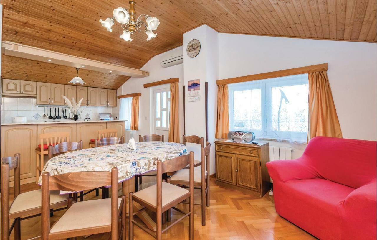 Beautiful Apartment In Brsec With Kitchen Exterior photo